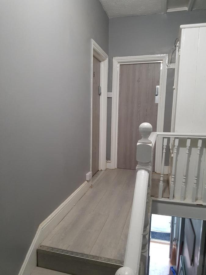 Atlas Road Guest House Кардиф Екстериор снимка
