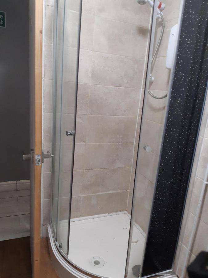 Atlas Road Guest House Кардиф Екстериор снимка